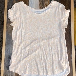 Peach colored Gap tee